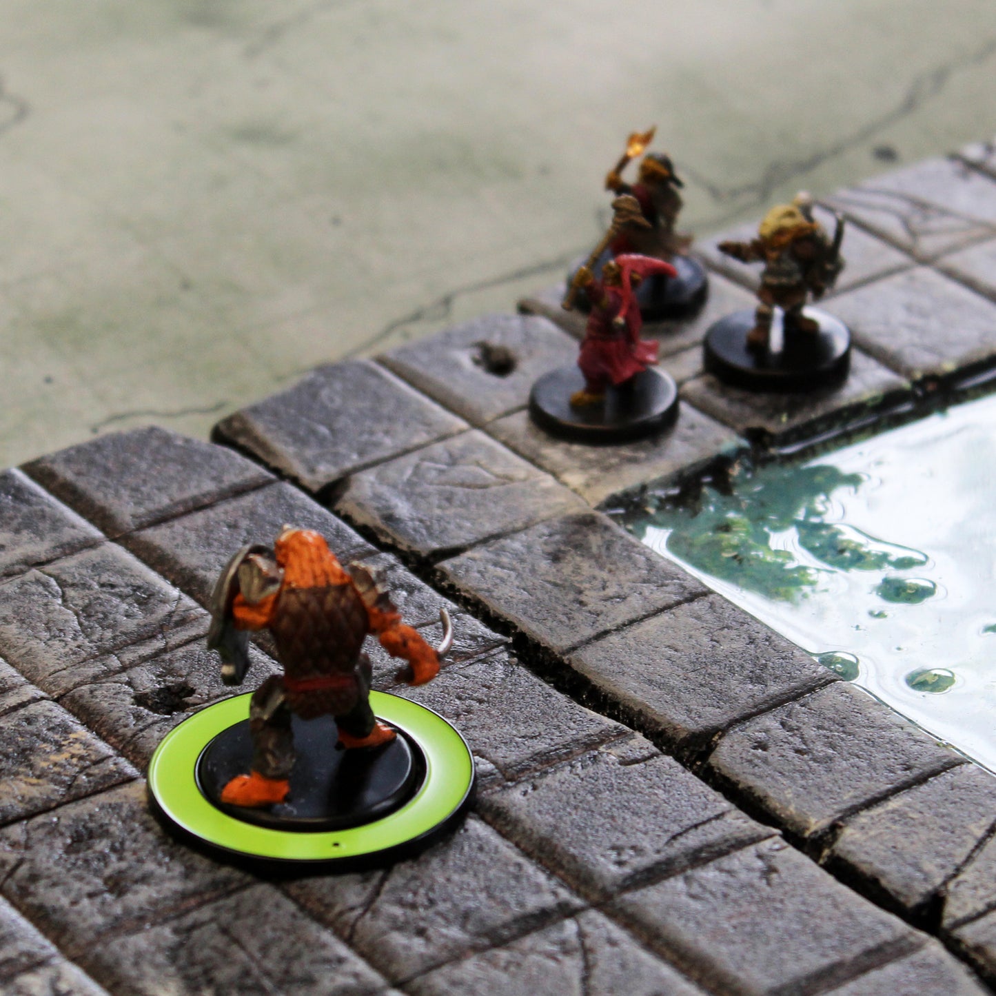 Condition Rings: Text-Free Rings on D&D Miniature.