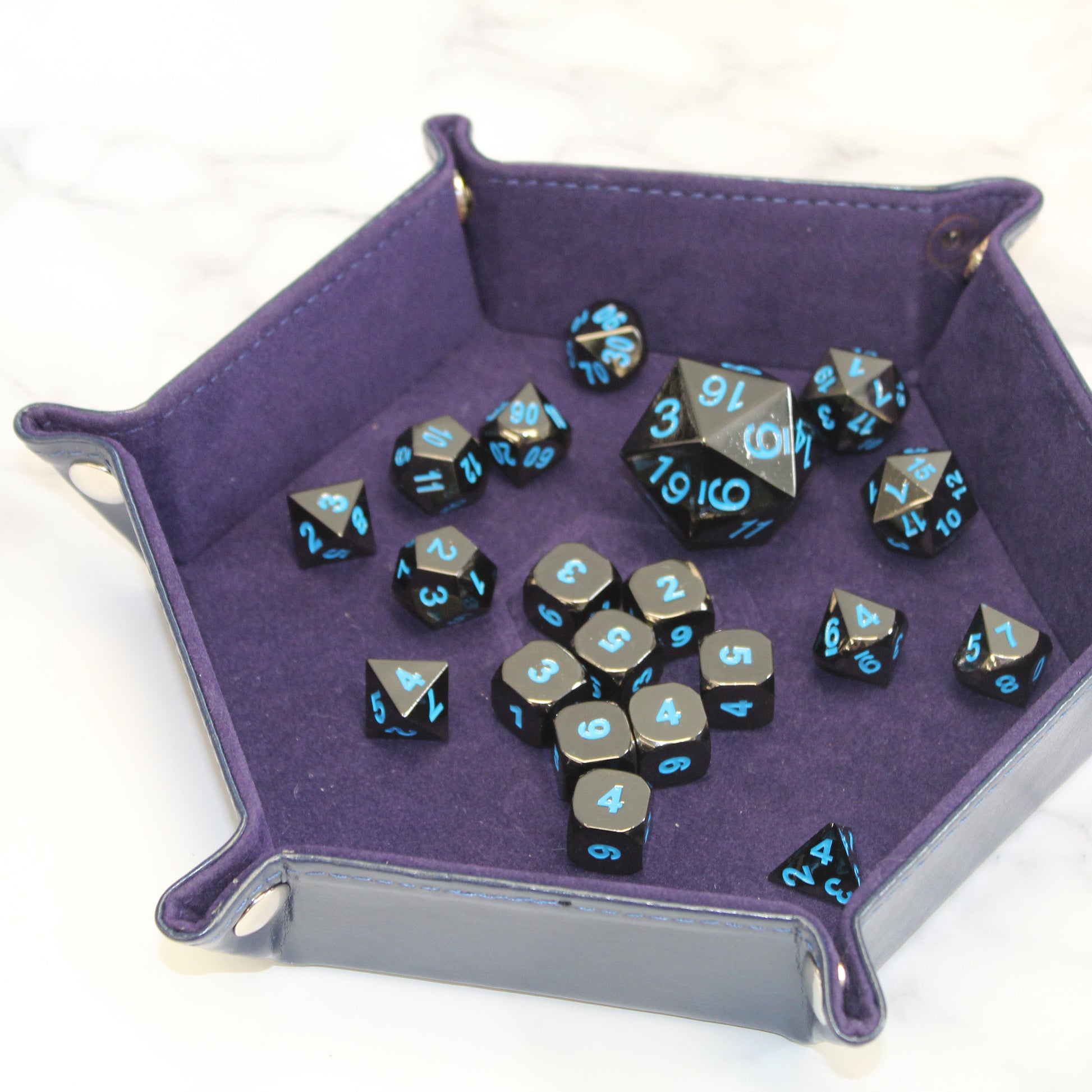 Dice Bundle with 21 dice for dungeons and dragons