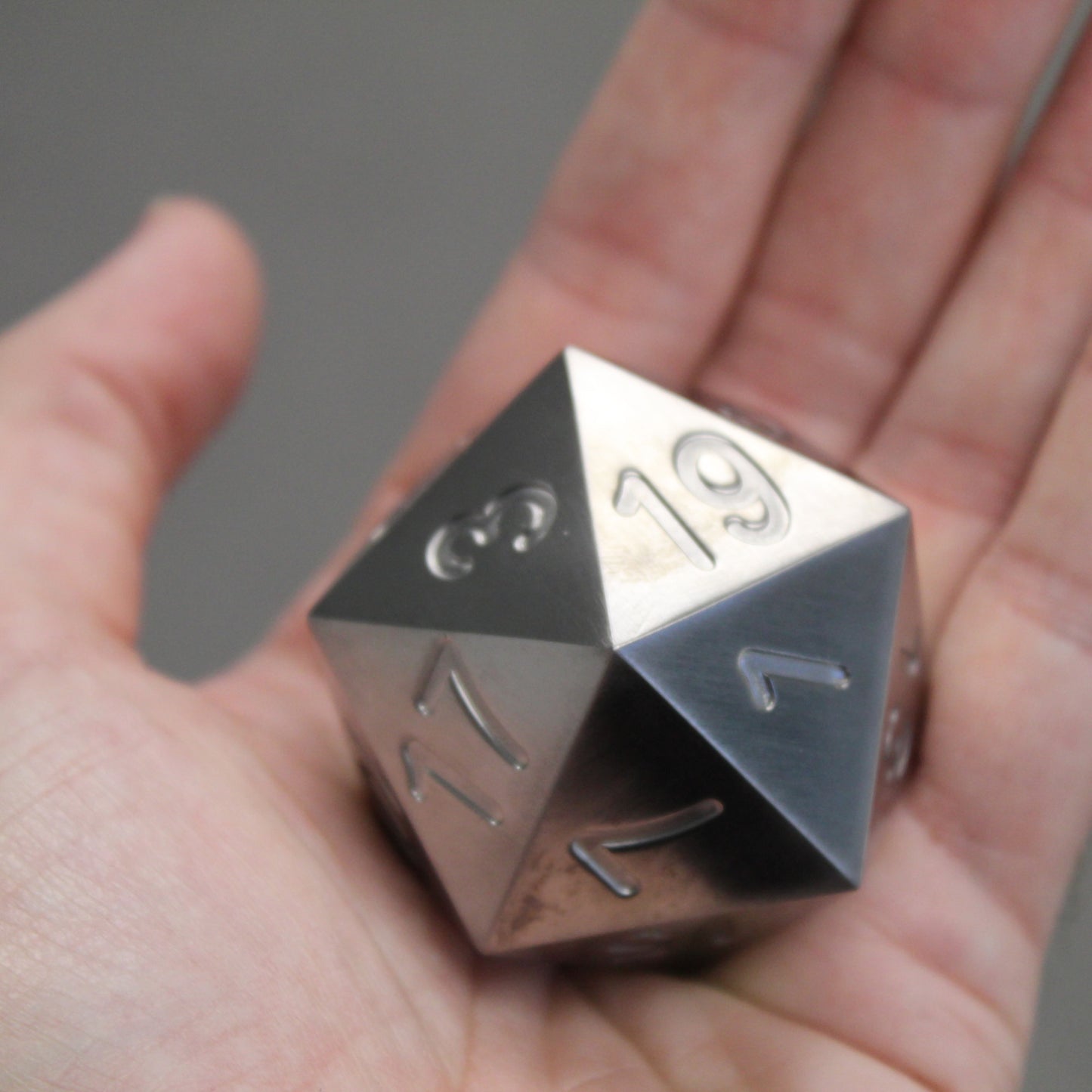 Metal Jumbo Tungsten d20 (45mm)